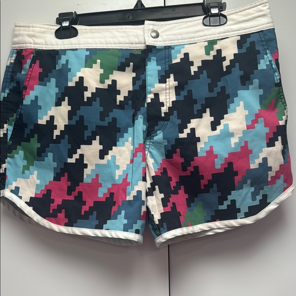 Vibrant Geometric Athletic Shorts in Dark Navy Blue Teal Blue and Bright Pink